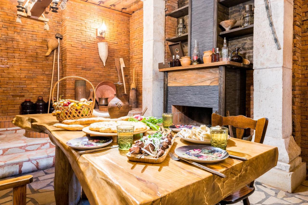 ホテル Georgian House クタイシ エクステリア 写真